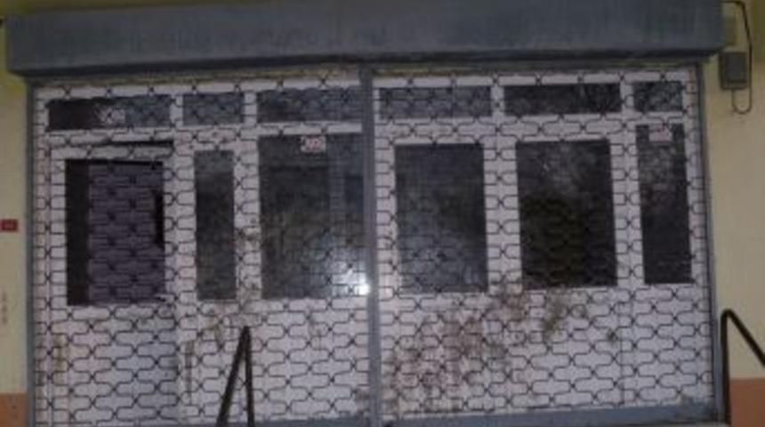 B&ouml;brek Vakfı Binası Taşlandı