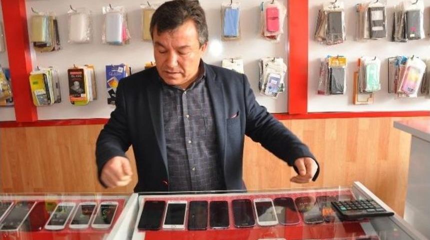 Telefon &Ccedil;alan Hırsız Hamam Sefasında Yakalandı