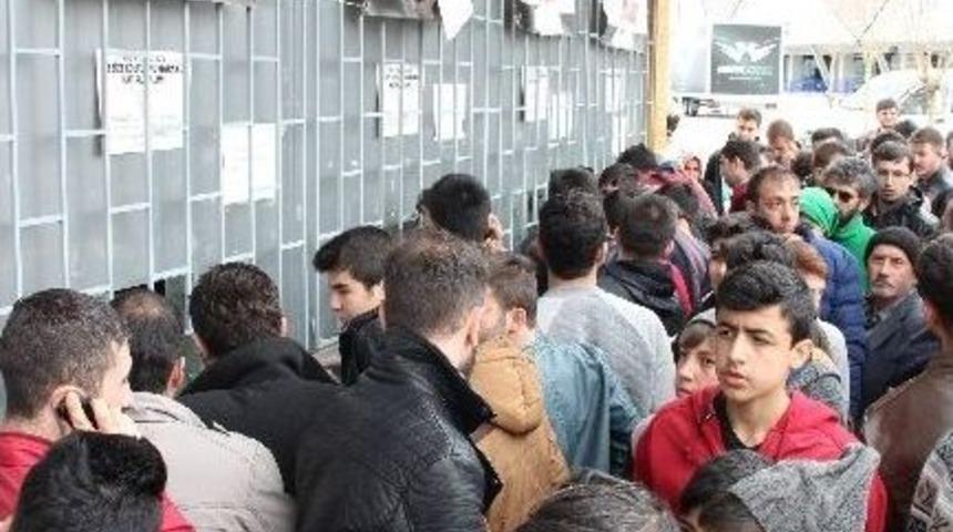 Konya&rsquo;da Kupa Ma&ccedil;ı Bileti İzdihamı