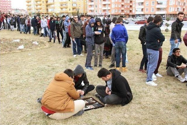 Konya’da Kupa Maçı Bileti İzdihamı