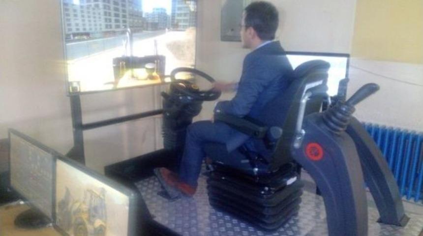 Ulukışla&rsquo;da Sim&uuml;lat&ouml;rl&uuml; İş Makinesi Operat&ouml;rl&uuml;ğ&uuml; Kursu Başladı