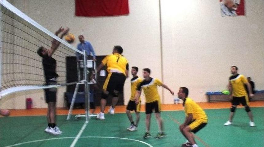 Ulukışla&rsquo;da Kaymakamlık Voleybol Turnuvaları Başladı