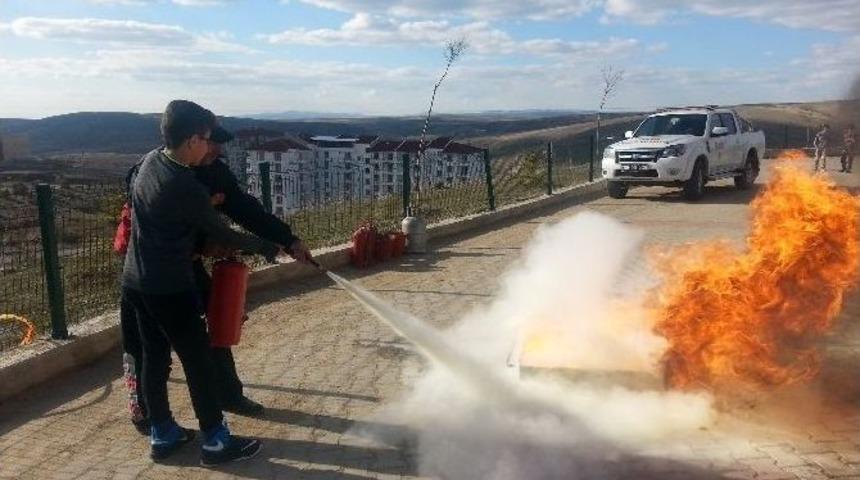 Yozgat &Ccedil;&ouml;z&uuml;m Koleji&rsquo;nin Kariyer G&uuml;nleri Konuğu İtfaiyeciler Oldu