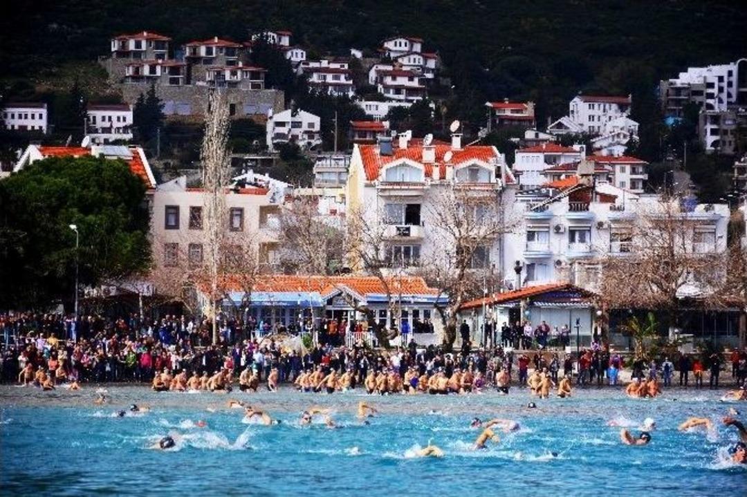 Kula&ccedil;lar M&uuml;lteciler İ&ccedil;in Atıldı