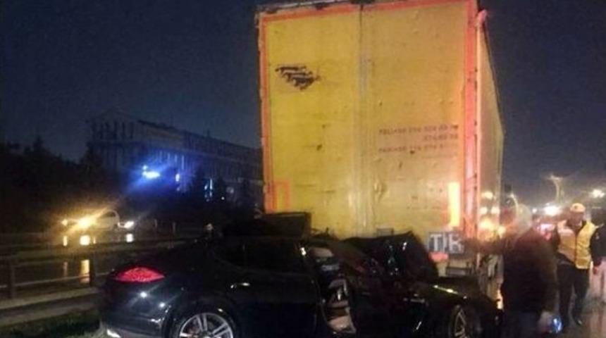 L&uuml;ks Aracı İle Tır&rsquo;ın Altına Giren S&uuml;r&uuml;c&uuml; Kurtarılamadı