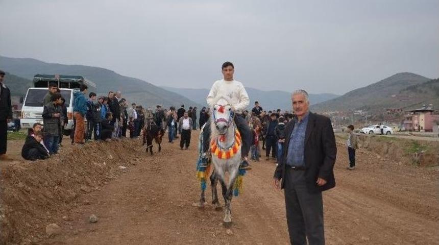 T&uuml;rkoğlu&rsquo;nda At Yarışları