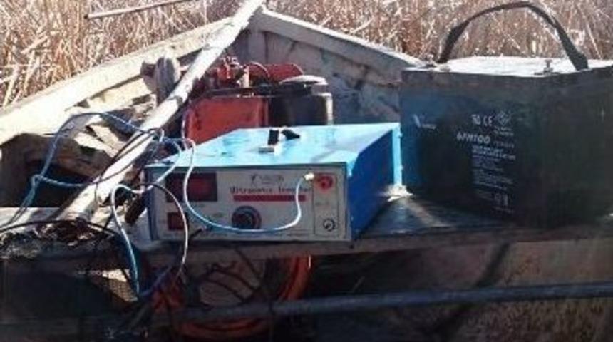 Beyşehir G&ouml;l&uuml;nde Elektroşok Cihazıyla Avlanan Balık&ccedil;ıya 4 Bin Lira Ceza