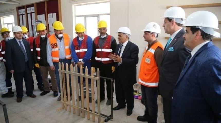 &ldquo;melikgazi İş Bulma Ve Eğitim Merkezi&rdquo; İnşaat &Ccedil;alışanlarının Hizmetinde