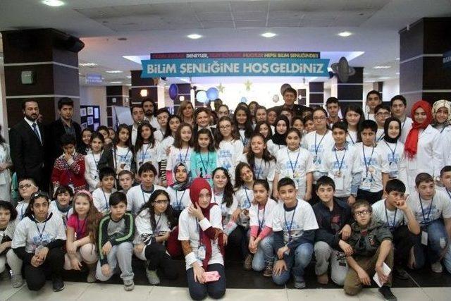 Esenyurtlu Minikler Bilim Şenliğinde Hünerlerini Sergiledi