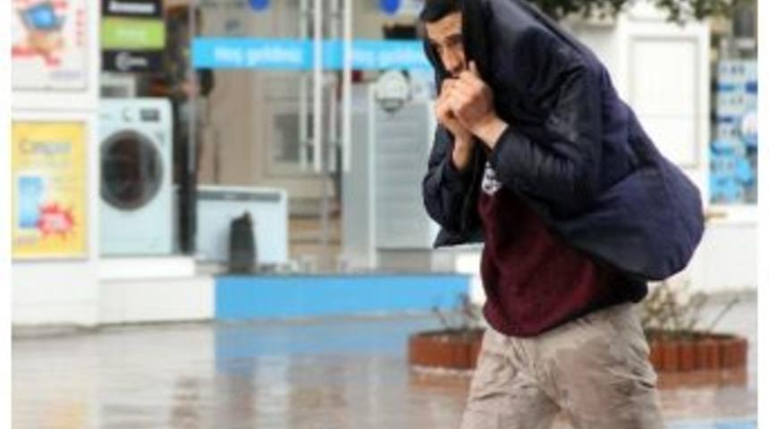 Bolu&rsquo;da Yağmur Vatandaşları Hazırlıksız Yakaladı