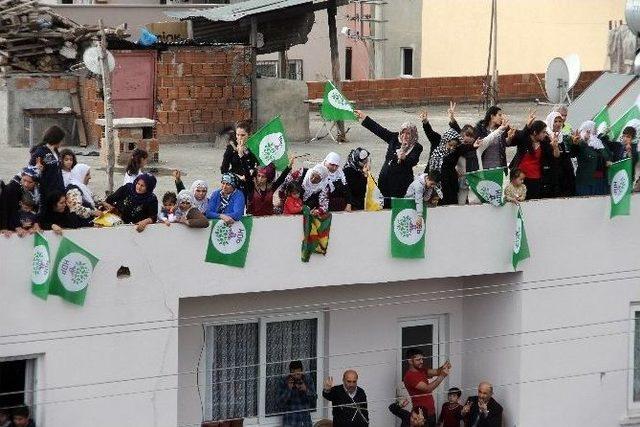 Demirtaş Mersin’den Barış Ve Silahların Susması Çağrısı Yaptı