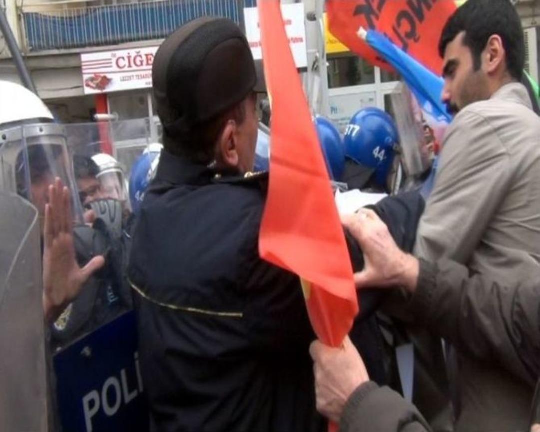 Polis İzinsiz Y&uuml;r&uuml;y&uuml;şe M&uuml;dahale Etti