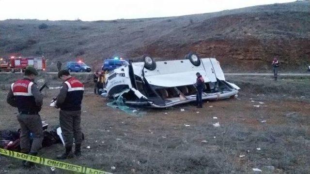 Adıyamanlı Hentbolcuları Taşıyan Minibüs Kaza Yaptı: 1 Ölü, 12 Yaralı