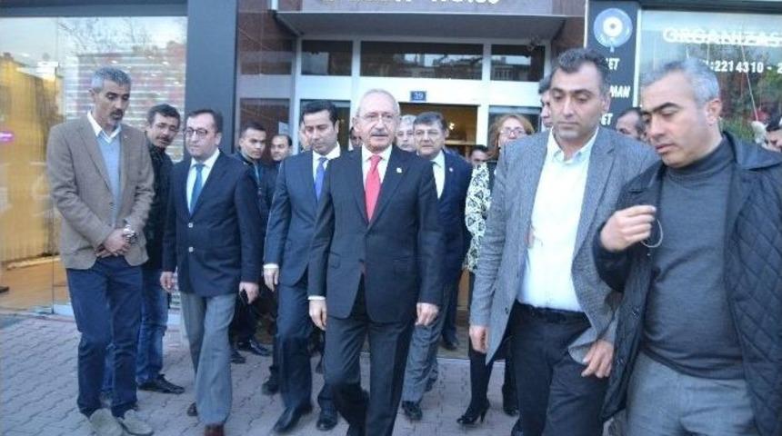 Chp Lideri Kemal Kılı&ccedil;daroğlu, Şehit Ailelerine Taziye Ziyaretinde Bulundu