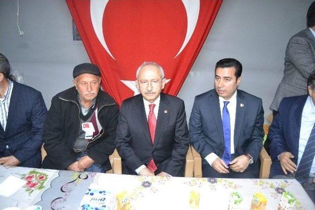 Chp Lideri Kemal Kılıçdaroğlu, Şehit Ailelerine Taziye Ziyaretinde Bulundu