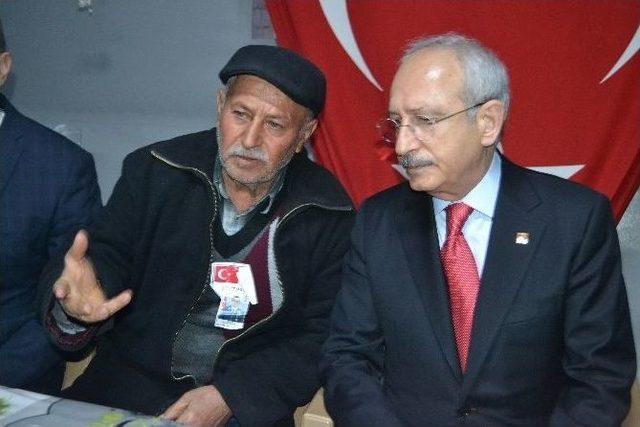 Chp Lideri Kemal Kılıçdaroğlu, Şehit Ailelerine Taziye Ziyaretinde Bulundu