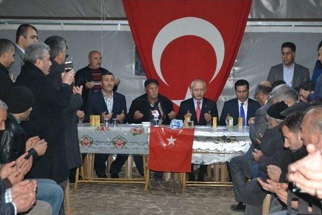 Chp Lideri Kemal Kılıçdaroğlu, Şehit Ailelerine Taziye Ziyaretinde Bulundu