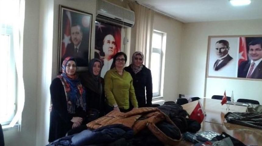 Ak Parti Kadın Kolları&rsquo;ndan Minik Y&uuml;reklere Yardım Eli