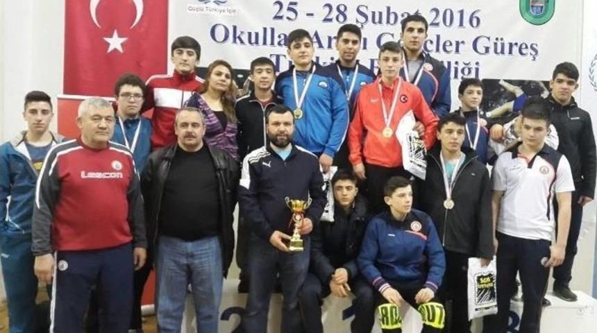 İosb Meslek Lisesi&rsquo;nden G&uuml;reşte B&uuml;y&uuml;k Başarı