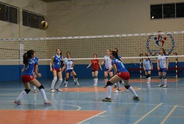 Tatvan’da Voleybol Müsabakaları Başladı