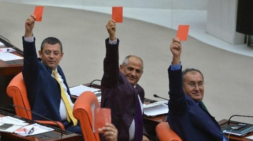 Chp&rsquo;den Kırmızı Kartlı Tepki