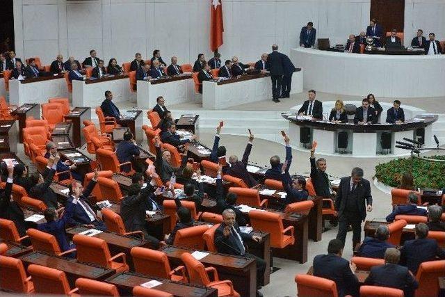 Chp’den Kırmızı Kartlı Tepki