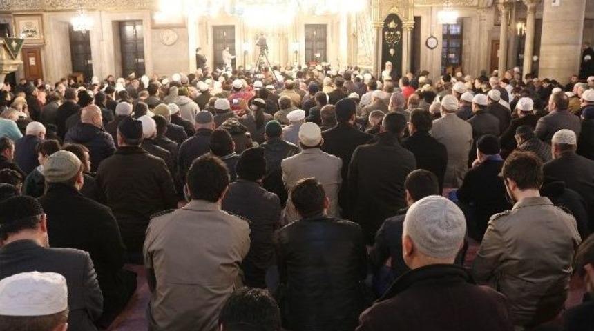 Necmettin Erbakan Ey&uuml;p Sultan Camii&rsquo;nde Dualarla Anıldı
