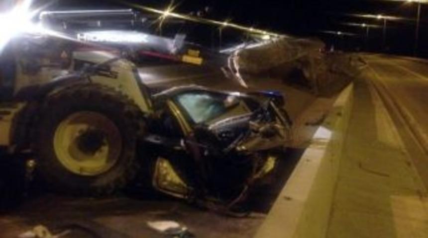 Otomobil 6 Par&ccedil;aya Ayrıldı: 1 &Ouml;l&uuml;