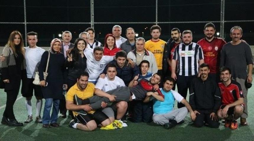 Efeler Basını Dostluk Ma&ccedil;ında Buluştu