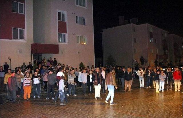 Apartman Boşluğuna Bırakılan Motosiklet Alev Aldı: 15 Yaralı