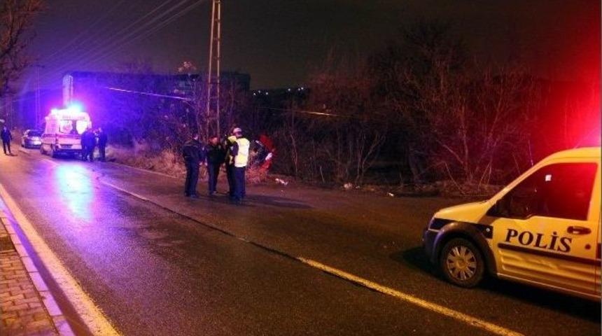 Takla Atan Otomobil Bah&ccedil;eye U&ccedil;tu: 2 Yaralı