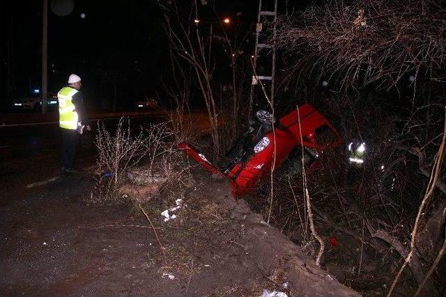 Takla Atan Otomobil Bahçeye Uçtu: 2 Yaralı