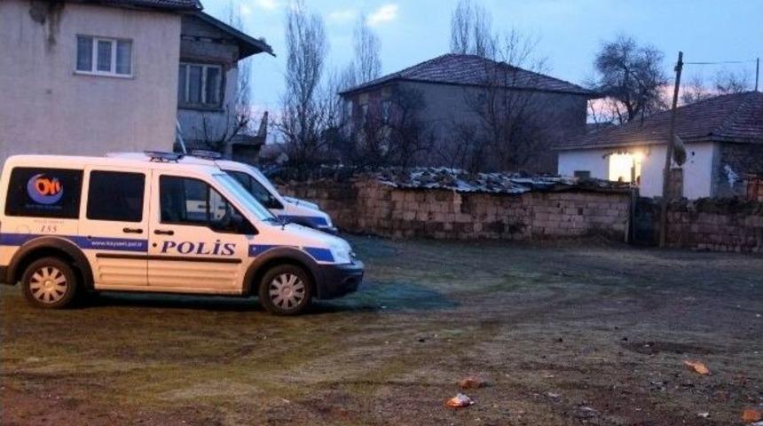 Kendini Asarak İntihar Etti