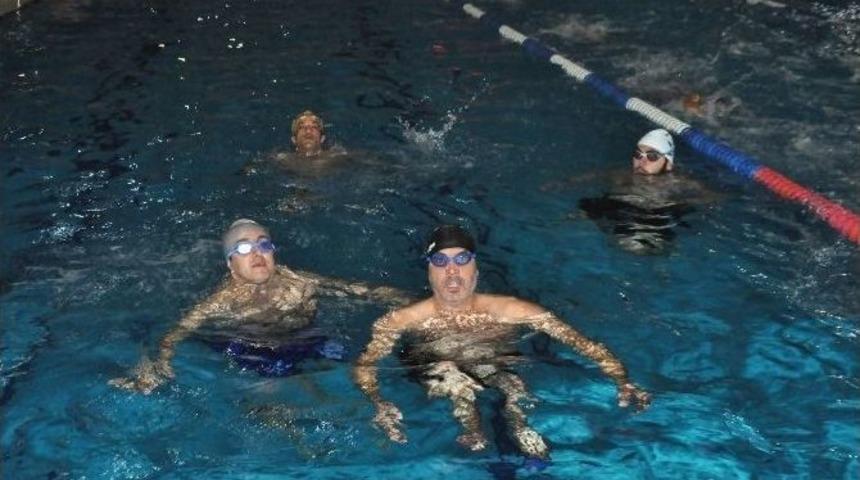 (&ouml;zel Haber) Sakarya&rsquo;da Engelliler Y&uuml;zme &Ouml;ğreniyor