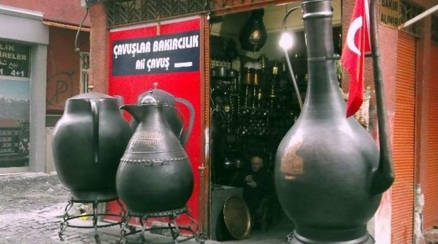 Dünyanın En Büyük Salep Kazanı Ve Çay Demliğini Yaptı, Şimdi De Bin Litrelik Dev Yoğurt Bakracı Yapıyor