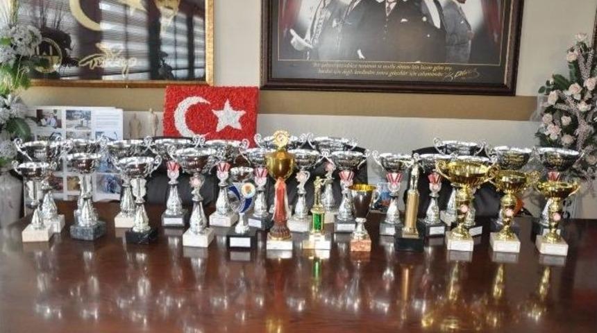 Ateşli Silahlar Trap Yarışmacısı &Ouml;d&uuml;llerini Balkan Alıcık&rsquo;a Teslim Etti