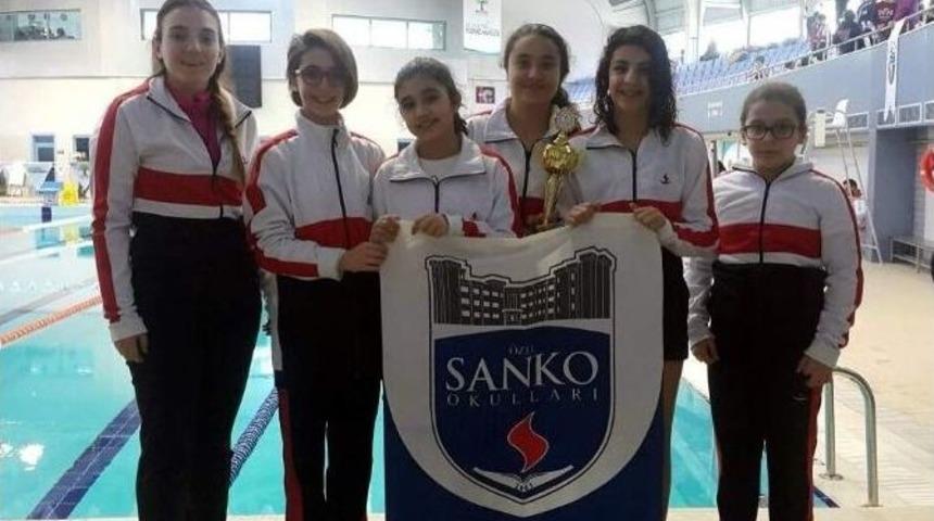 &Ouml;zel Sanko Okullarının K&uuml;&ccedil;&uuml;k Y&uuml;z&uuml;c&uuml;lerinin B&uuml;y&uuml;k Başarısı