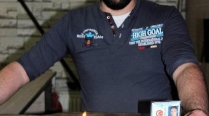 D&ouml;rt Yılda Gelen Bir Mutluluk