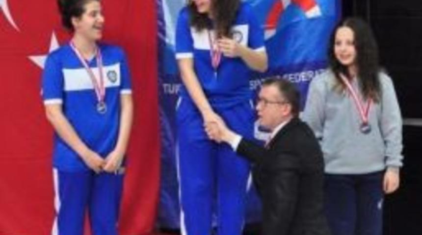 Kastamonu&rsquo;lu Zeynep, Y&uuml;zmede T&uuml;rkiye Rekorunu Kırdı