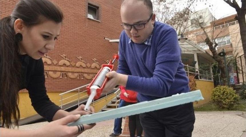 Kediler &Uuml;ş&uuml;mesin Diye