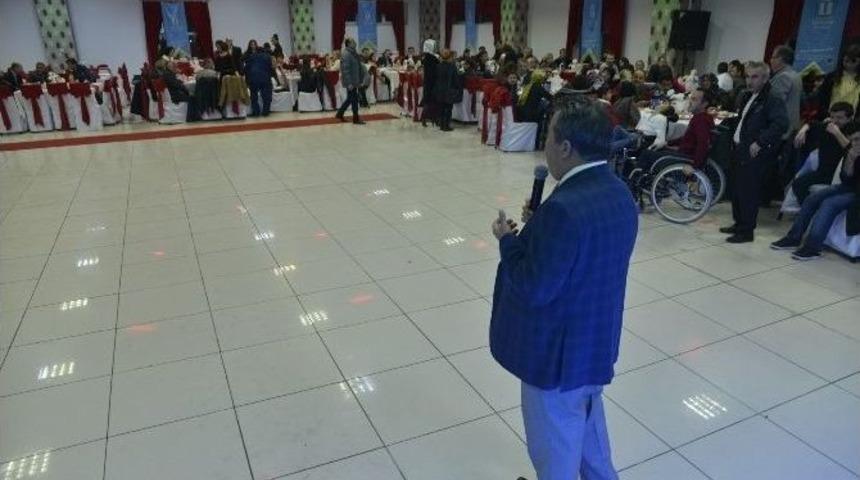 Sakatlar Derneği &Uuml;yeleri Yemekte Bir Araya Geldi