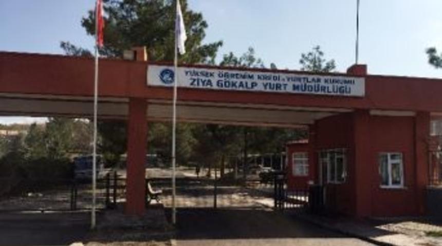 Yurt Bah&ccedil;esinde Temizlik Yapan İş&ccedil;i Yaralandı