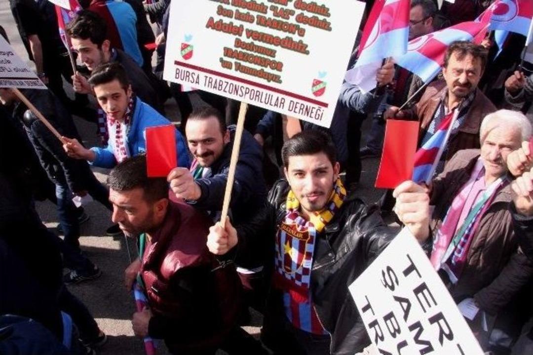 Trabzonspor Ve Bursaspor Taraftarından Horonlu Tepki