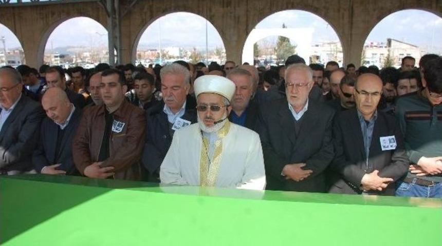 Hayatını Kaybeden Futbolcular Yan Yana Toprağa Verildi