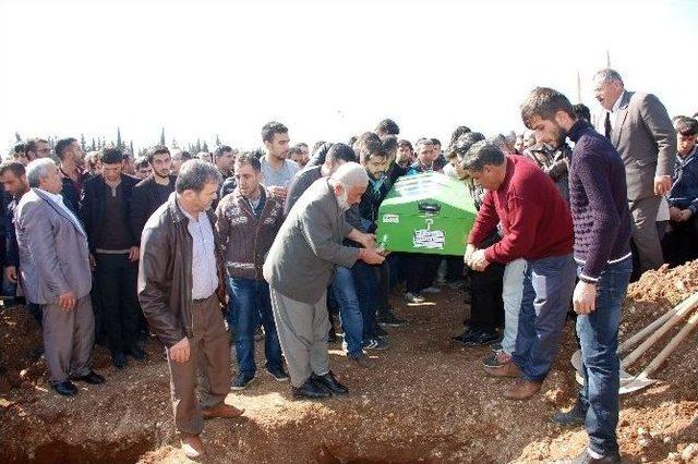 Hayatını Kaybeden Futbolcular Yan Yana Toprağa Verildi