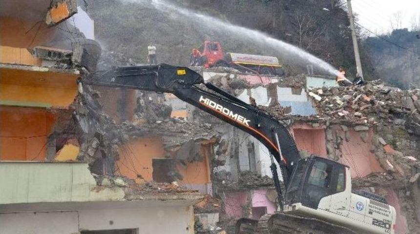 Esentepe&rsquo;de Yıkımlar Devam Ediyor