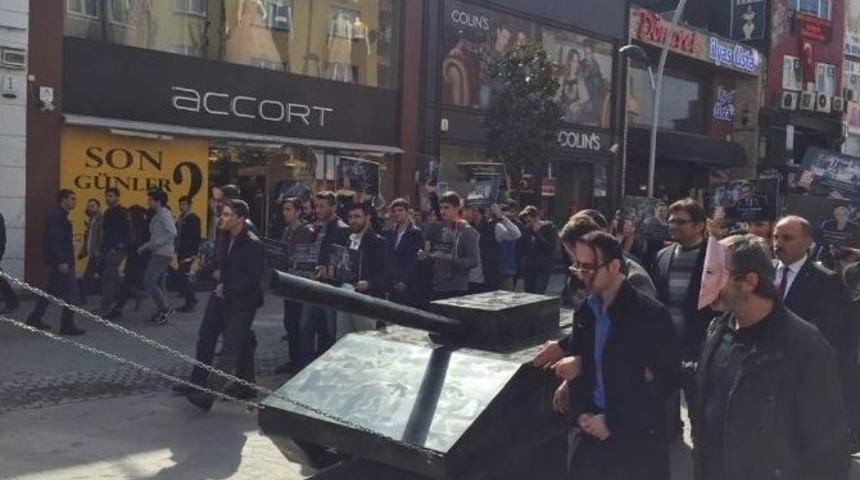 28 Şubat&rsquo;a Tanklı Ve Maskeli Protesto