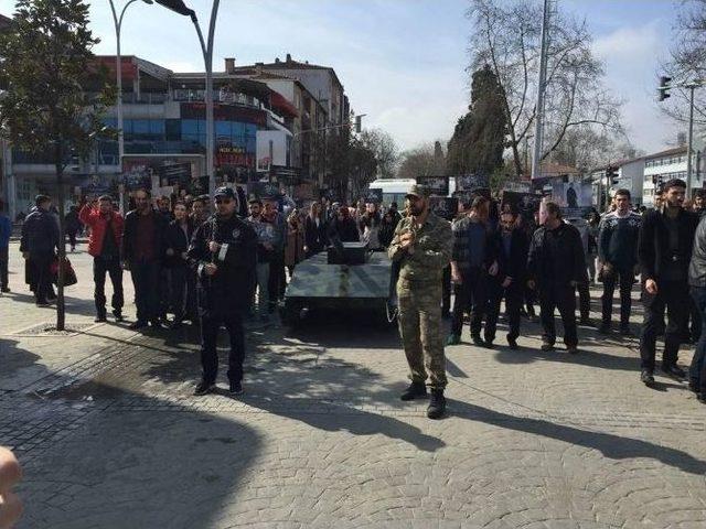 28 Şubat’a Tanklı Ve Maskeli Protesto