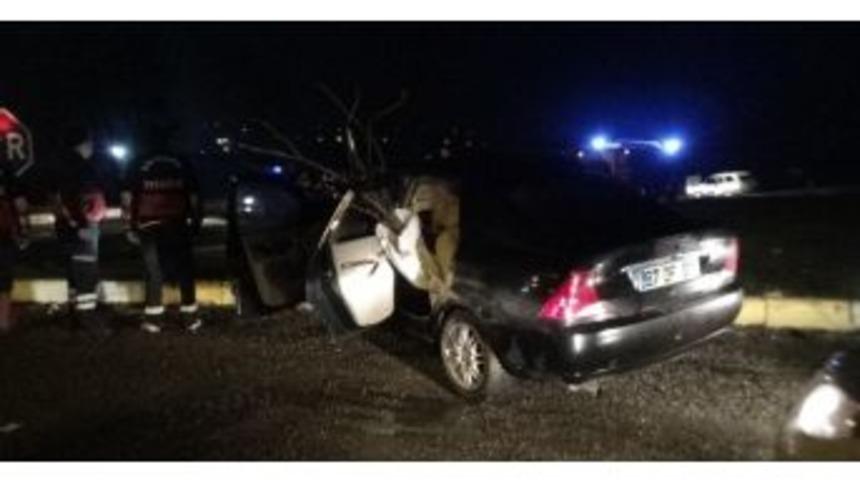 İki Otomobil &Ccedil;arpıştı: 1&rsquo;i &Ccedil;ocuk 5 Yaralı