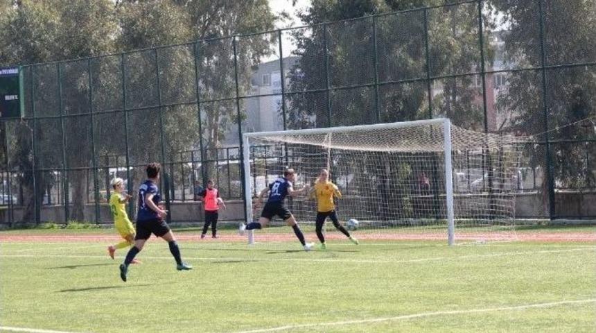 Konak&rsquo;ın Kızları Şampiyonluğa Yakın